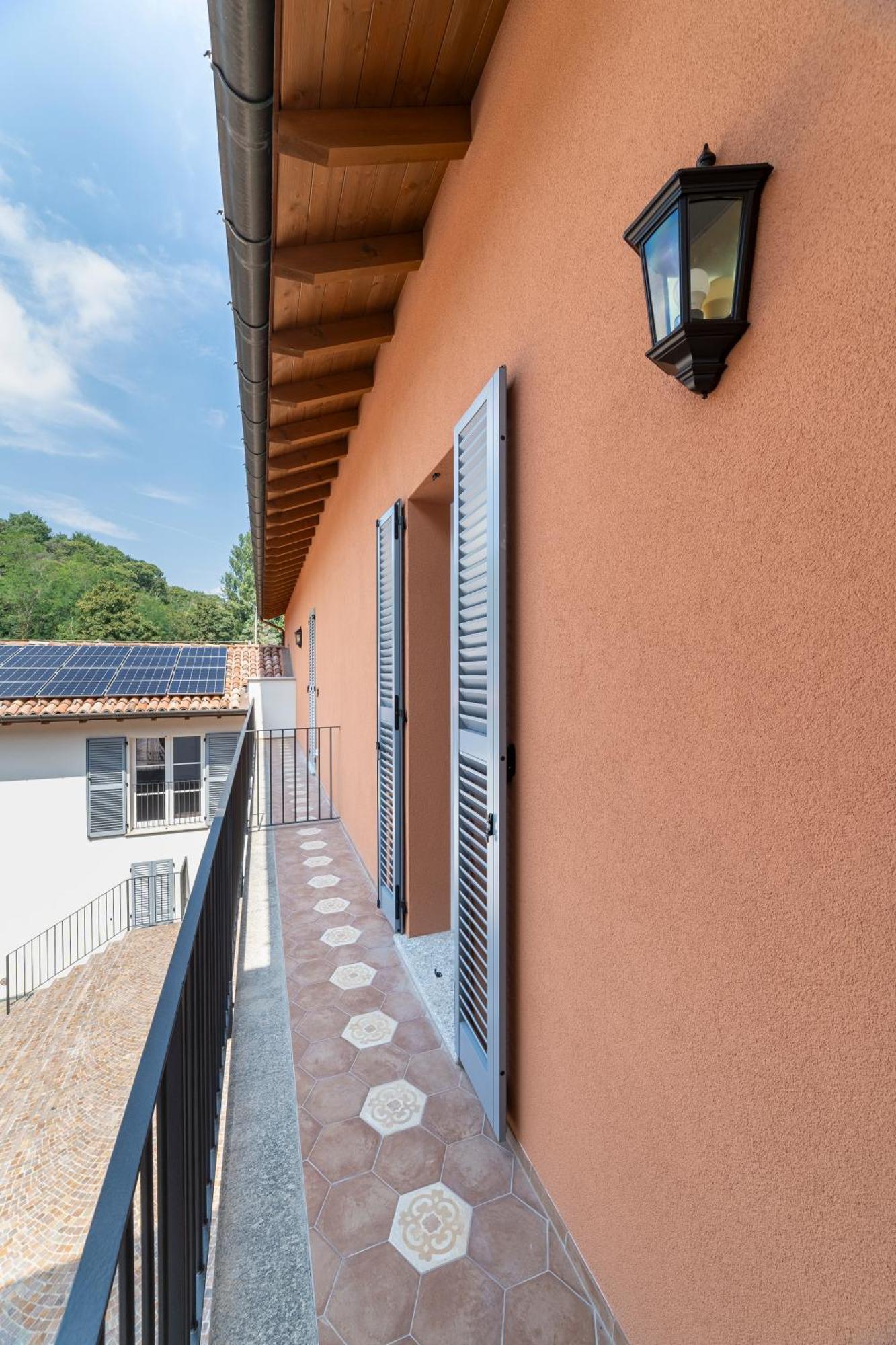 Alex'S Luxury Lake View Apt Pool And Tennis Como Eksteriør bilde